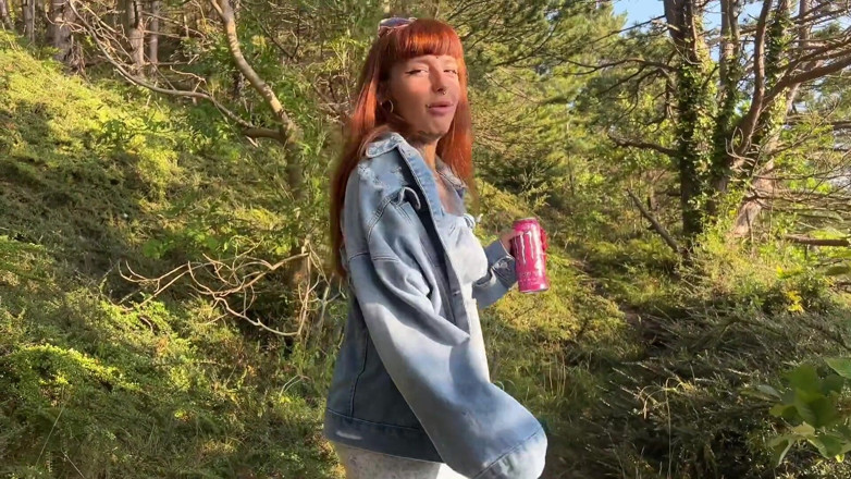 Yourfavecumslut: Home wrecker在树林里散步，被狠操并被大量射在奶子上
