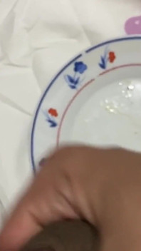 Eu amo engolir meu esperma depois de uma grande ordenha
