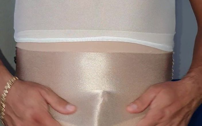 Sexy shinny clothes: 리퀴드 새틴 스커트와 나일론 브리프