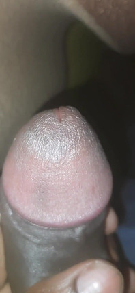 एक आदमी अपनी इच्छाओं में निजी यात्रा कर रहा है