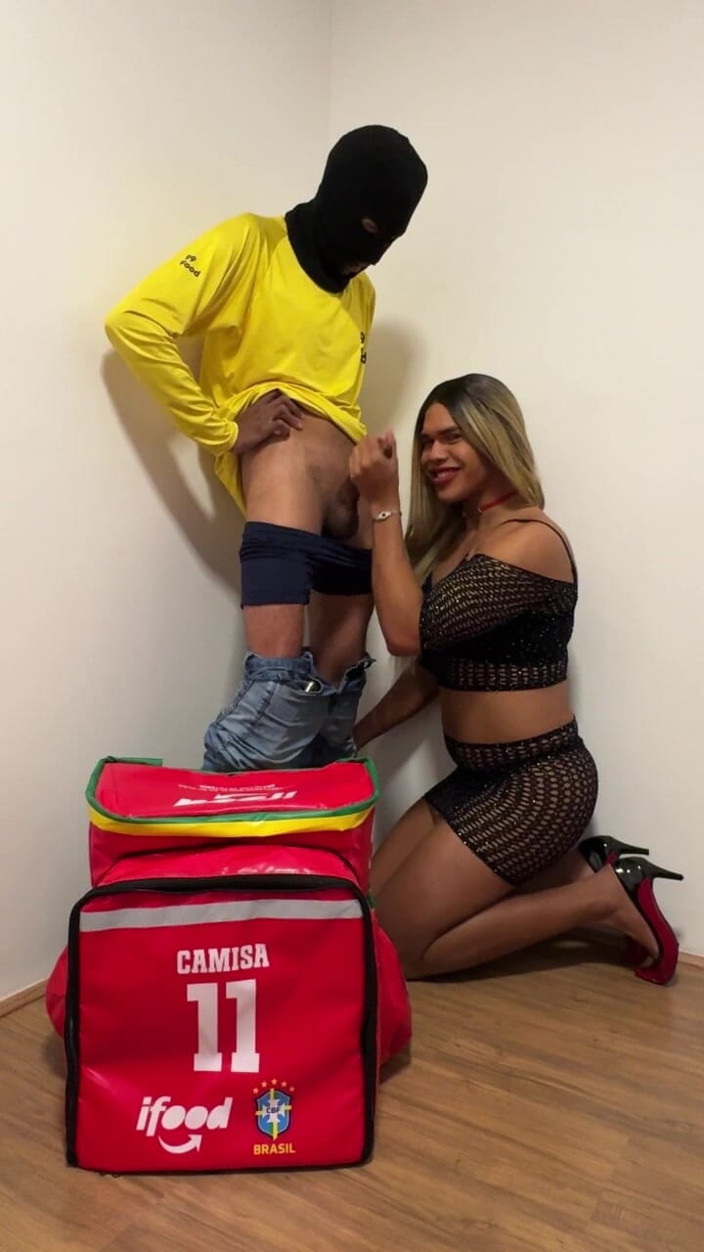 Andreialatina: Fucking with an Ifood Delivery Driver