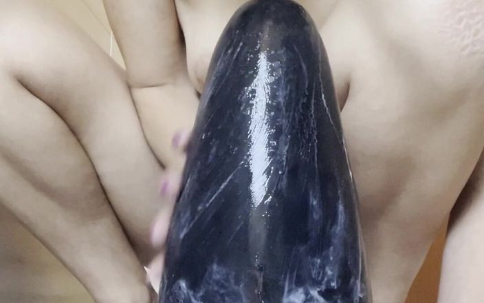 LadyAna: Dildo gigante in bagno