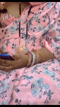 Bhojpuri Bhabhi byla doma osvobozena od švagra