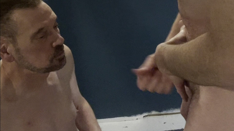 Tyler8: Un beau-père ène sa pisse à son beau-fils