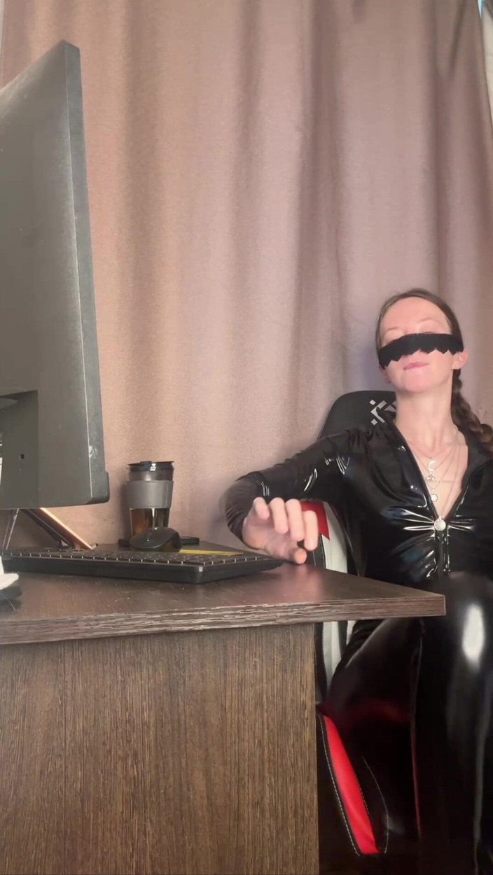 Skinny_lady69: Fetiș cu picioare - Venerare tălpi murdare