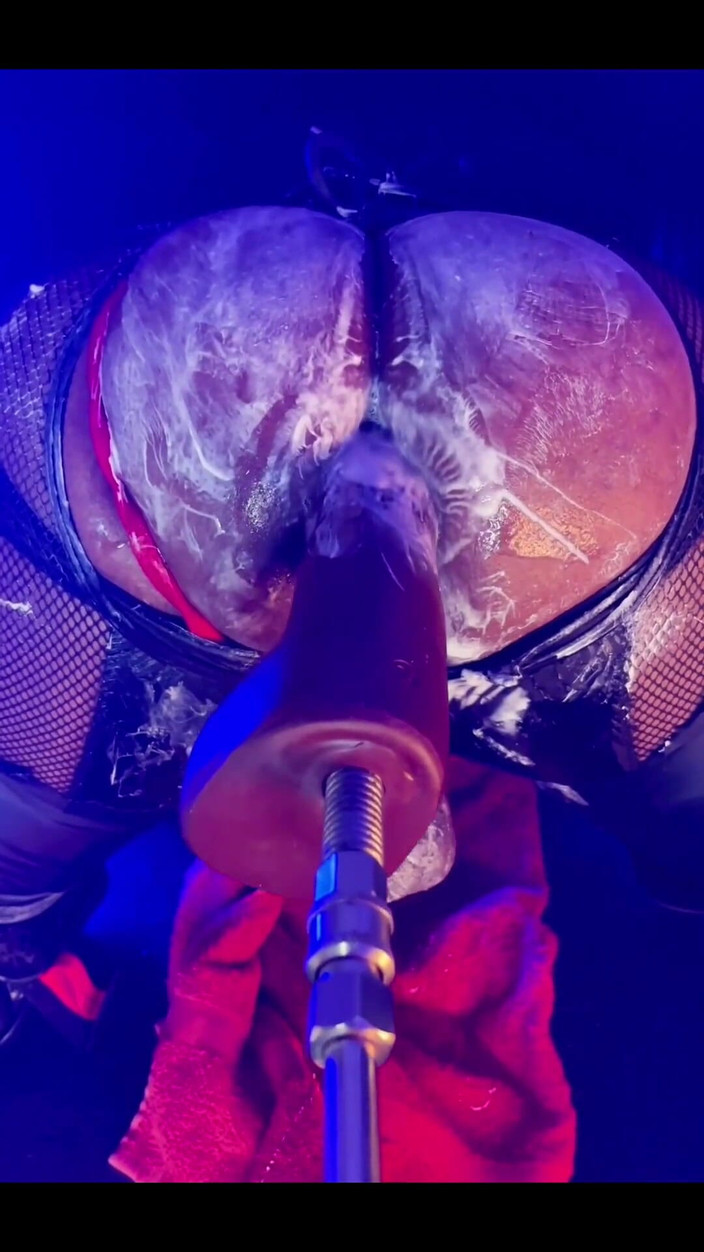 DipsoDeep: Come fare un buco di culo salivoso - allenamento anale