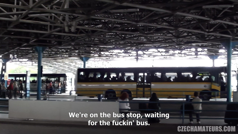 CzechAmateurs: Tjeckiska amatörer 64 18 Y/o med en hand upp hennes fitta