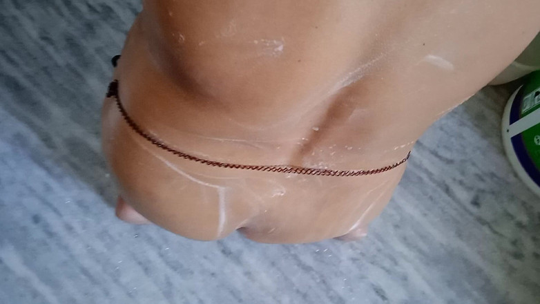 Anar Kali: Une femme sexy se fait baiser dans la salle de...