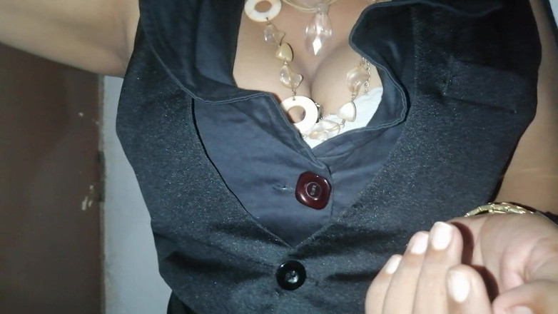 Tina Baby: Club milf maakt zich klaar om Mak aan te kleden