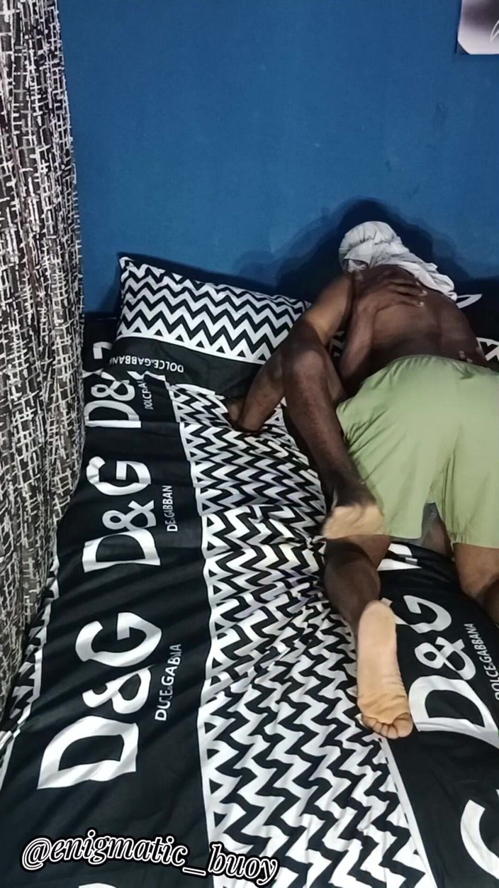 Enigmatic Buoy: Hur jag kom på min styvbror att göra med sin...