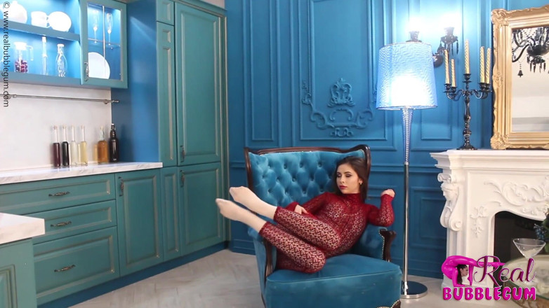 Flexilady: Flexible in Luxury Apartment