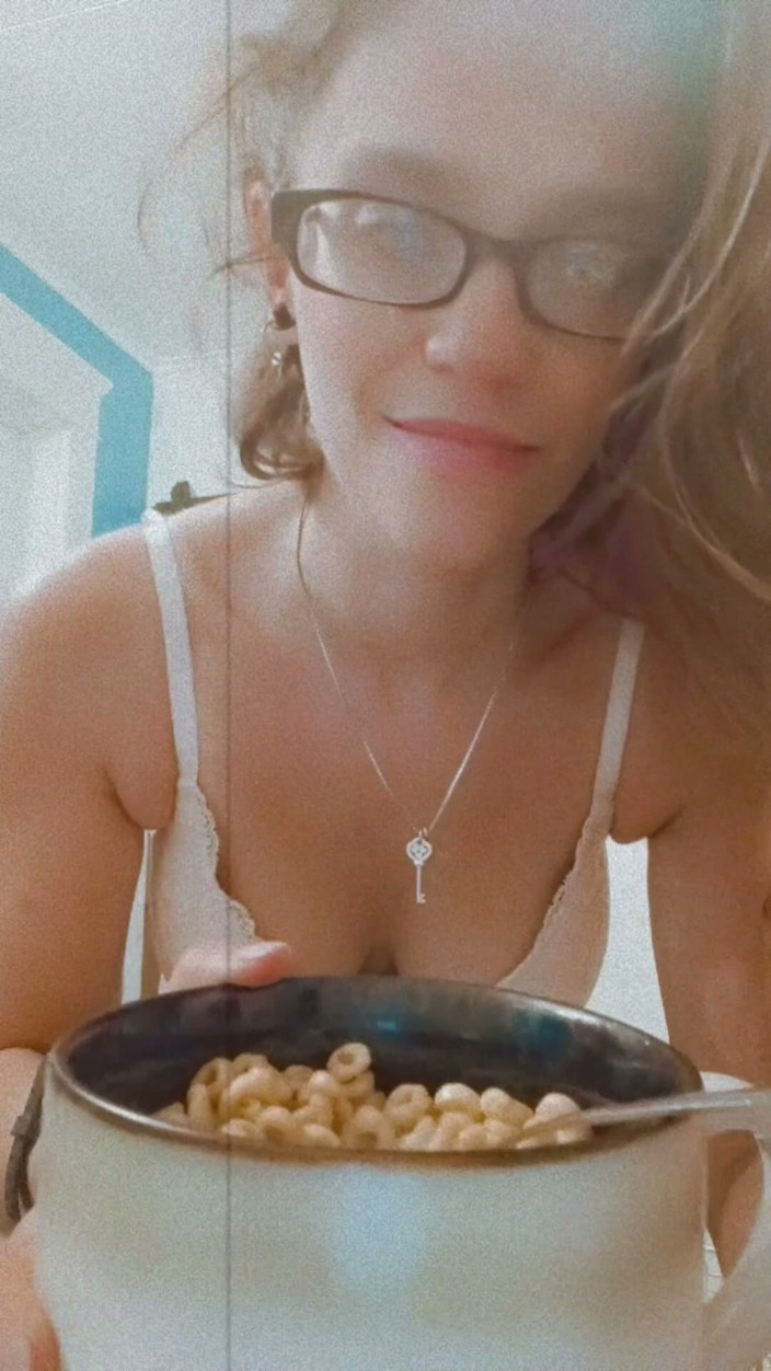 Summrbby: Eatingcereal Beforeshower