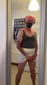 Zrcadlo, zrcadlo na zdi