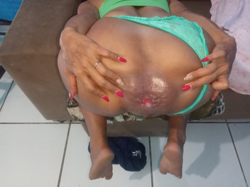 anal_queen_amateur: काले बाल वाली milf(चोदने लायक मम्मी) गुदा आगे को बढ़ाव करती है जैसे कोई और नहीं