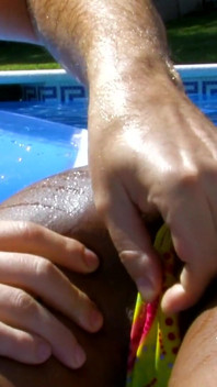 Negresa brunetă excitată se bucură de o acțiune interrasială grozavă
