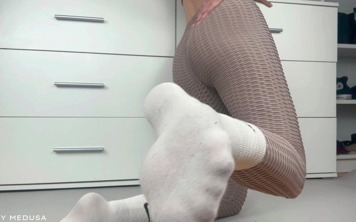 Lady Medusa: Perverzní bílé ponožky Sniffer