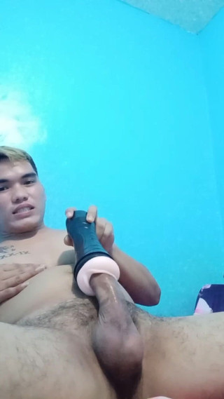 Bisucker: Sendirian membuatku gila berpikir dengan seseorang bersamaku melakukan momen yang...