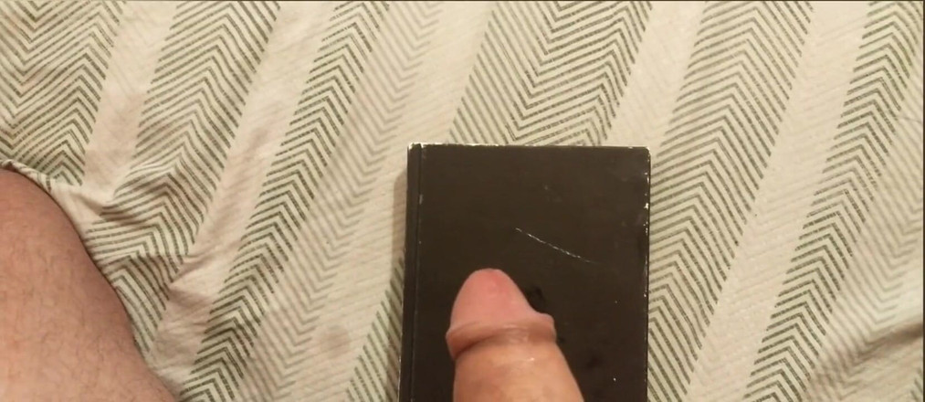 Lo Zborro: 我的淫荡邻居把我的内裤扔在阳台上。