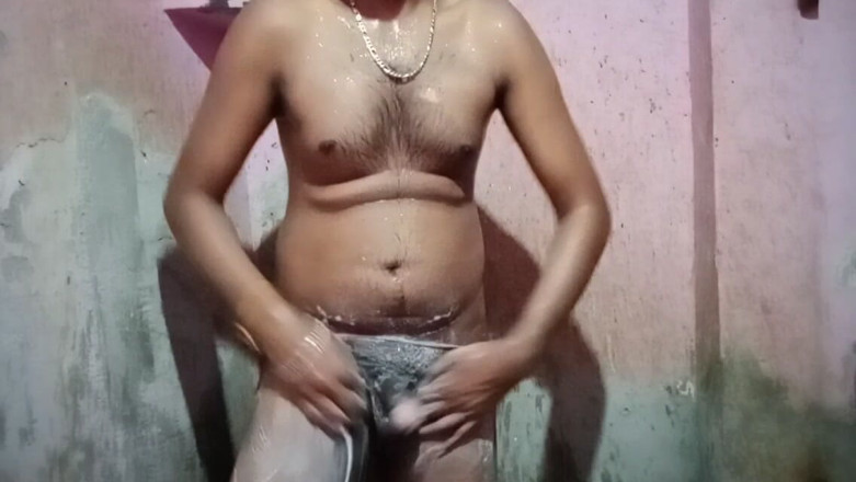 Prakashr: Banyo oğlanları seks gösterisi