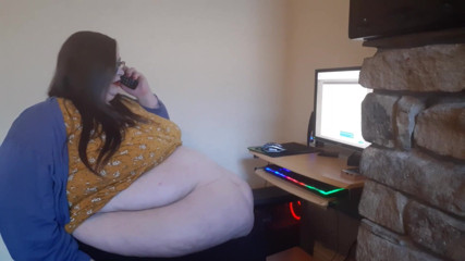 SSBBWLadyBrads: Sekretaris super semok dipermalukan sama bosnya sendiri di kantor - fantasi