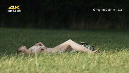 Peaches and Bananas: Fată nudistă Klara în castelul Brno
