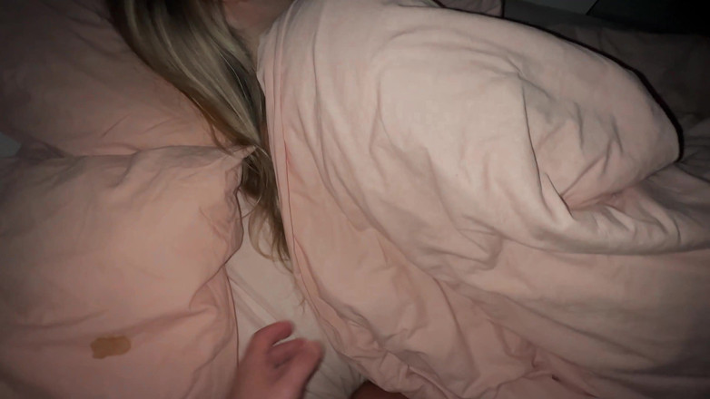 Gigi oficial: My Virginity Was Lost at Night in Dark Room with...