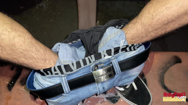 Hung Papi: 자지를 빨고 따먹히는 거유 밀프