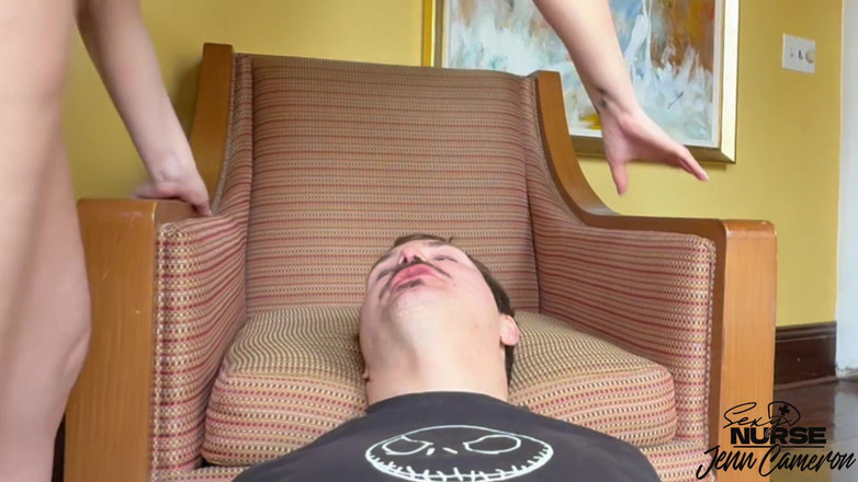 Sexy nurse Jenn: 내 자지를 빨아주는 사랑스러운 밀프