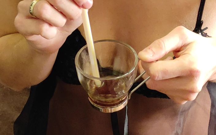 Wildkarinapics: Sperma i kaffe