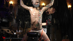 Wanheldvig: Nicky olja och fötter kittlar