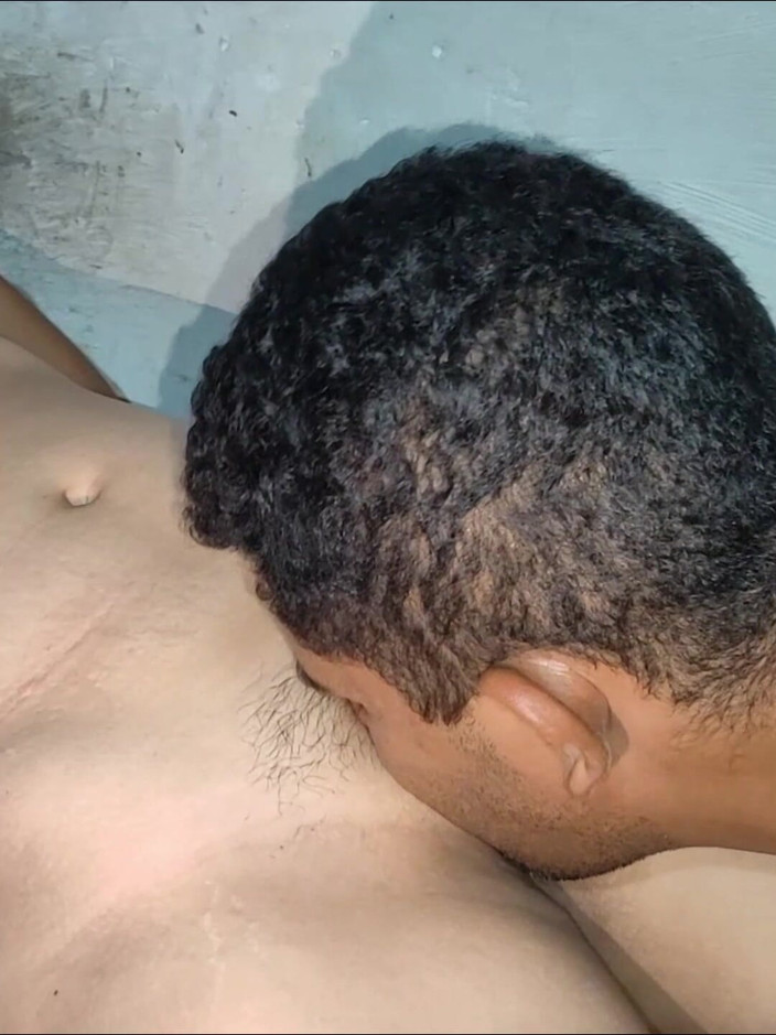 Marys: 18-jarige Indische vrouw vraagt om seks in close-up van stiefzus
