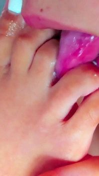 Lesbians Do a Session of Pussy and Foot Licking