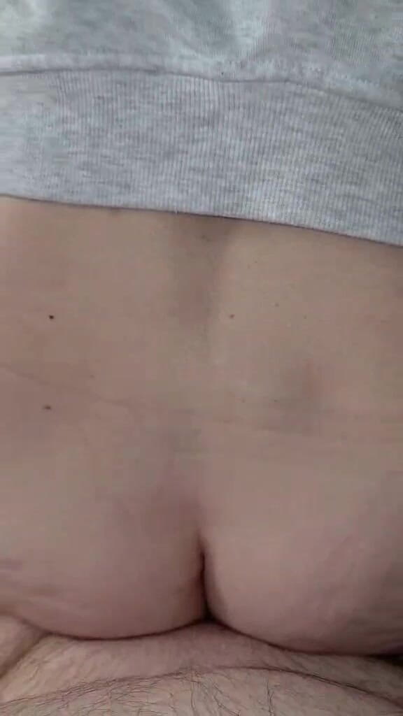 PurpleVyxen: Su coño está mojado mientras ella lo monta