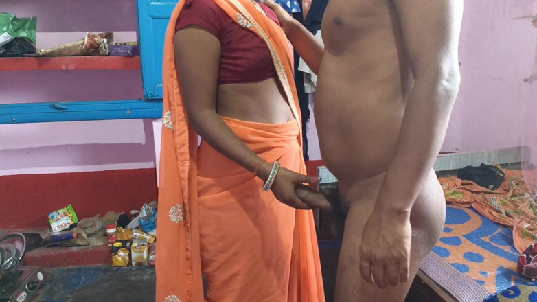 Sobha rani: 医院院长女士在丈夫不在的时候被医生操，印地语音频病毒手机拍摄