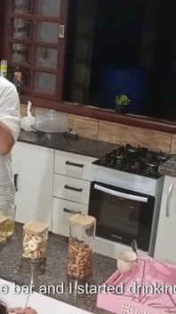 Anální sex s nevěrnou manželkou v baru