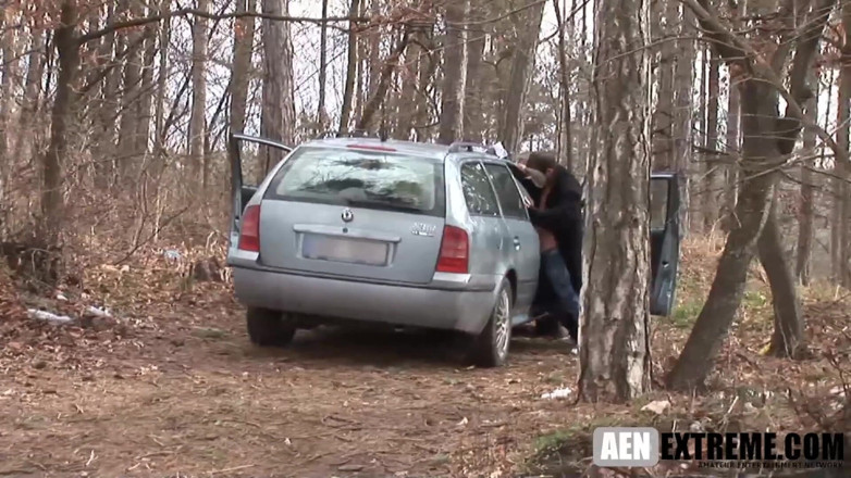 AEN Extreme: Nataly Lancaster alleen betrapt in het bos, klaar om wat...