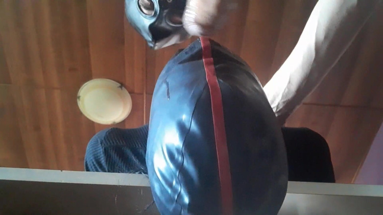 LauraOnHeels: 17 minit blowjob melampau dan deepthroat dengan creampie mulut besar-besaran