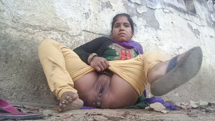 Thumbnail of Indian Desi Bhabhi Finger