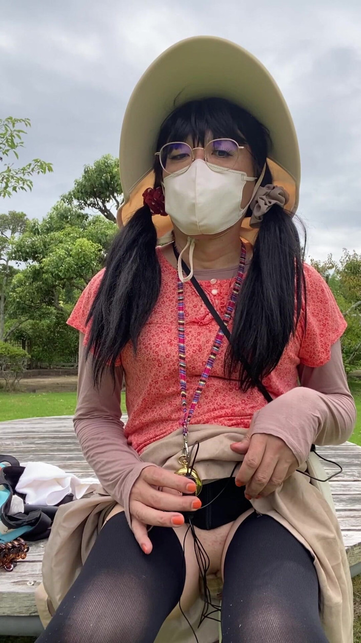 megu2002: No. 283: Playing with an Outdoor Vibrator Set