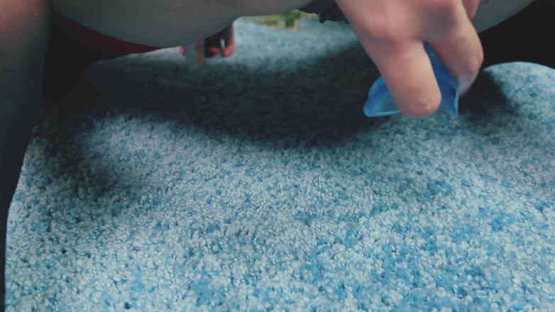 Eva Deva: Thiên thần đụ một con cu giả trong đít của một con...