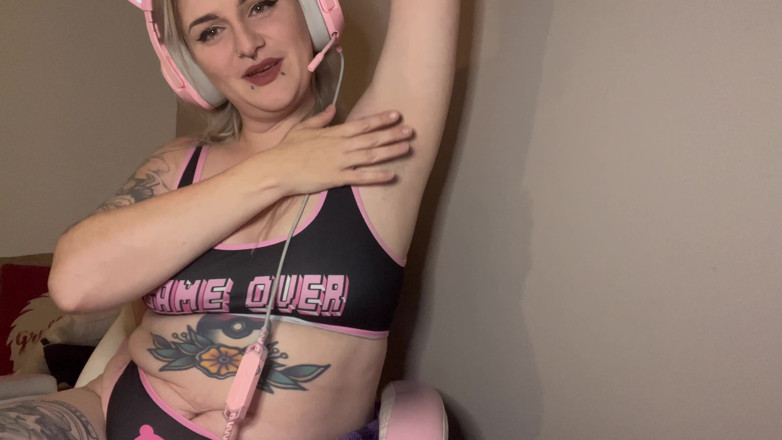 EeveeXo: Gamer Girl Hairy Armpit Worship