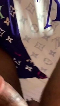 継父が継娘の部屋に忍び込む