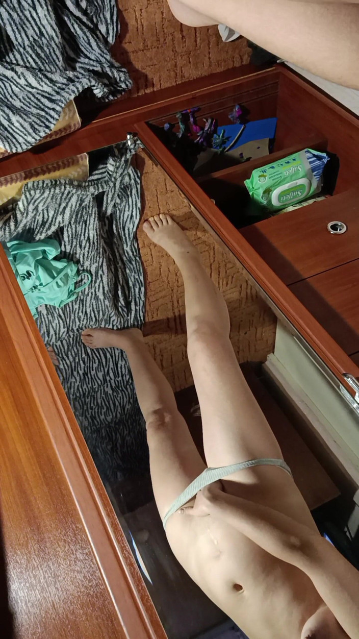 OniSoi: Se masturber devant le miroir