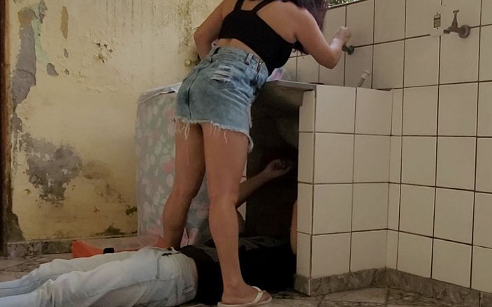 Casalpimenta: 남편이 일하는 동안 자지를 타고 배관공에게 돈을 지불하는 유부녀 핫와이프