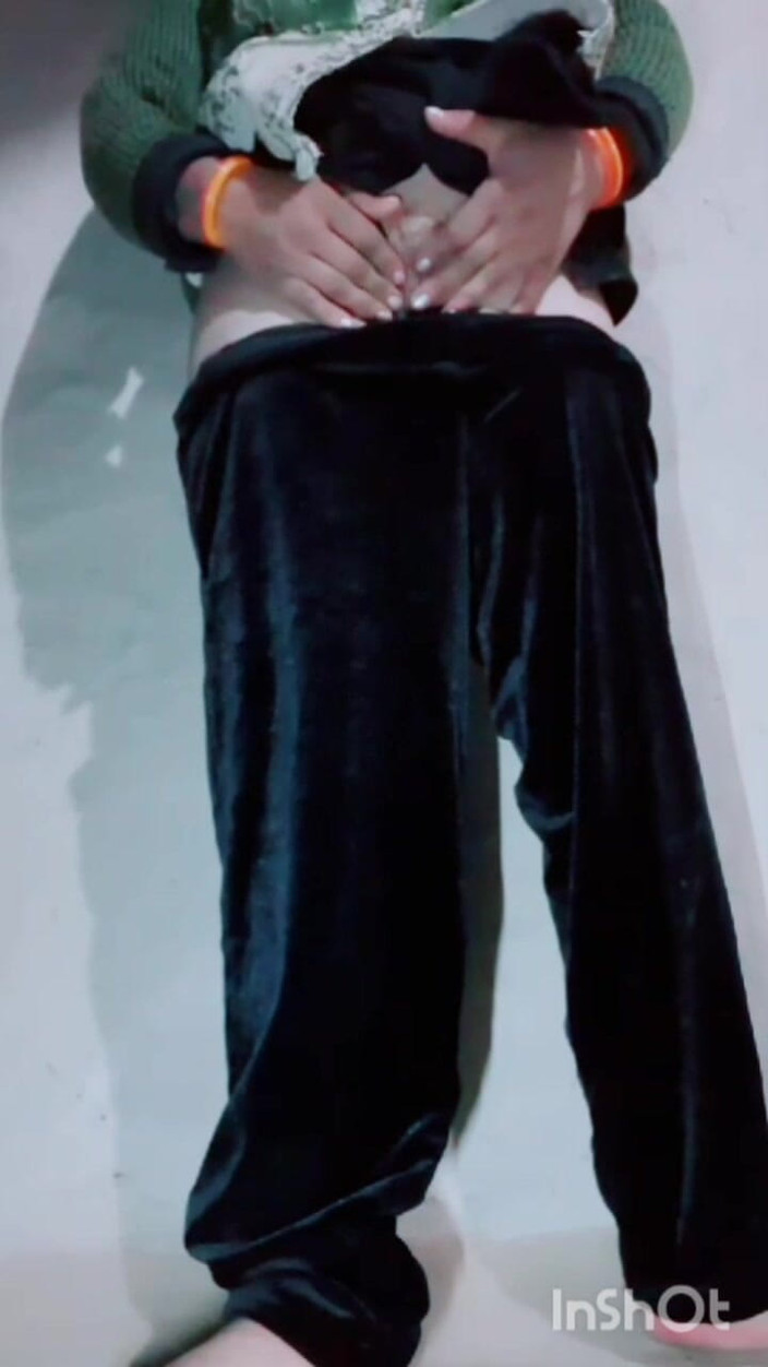 TricolorMusic3: ホットセクシーなバビー、大きなサイズ、ホットセクシーな膣、家でみんな起きて、裸でオナニーしなきゃいけない、すごくイライラしてる