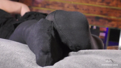 Mistress Legs: Puan mengusik kaki dalam pantyhose opaque hitam