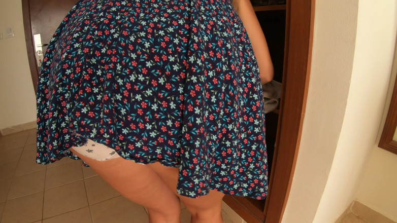 Nipple Stock: Sora vitregă blocată într-un dulap
