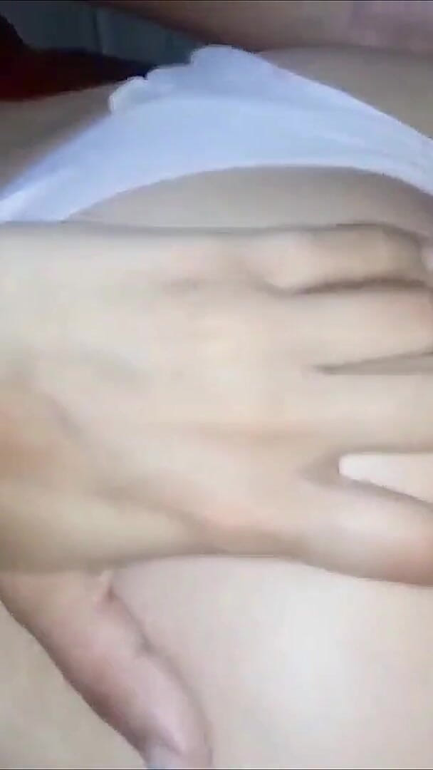 FannySquirting: Eşi Çekilmekten Utanıyor Ve Kocam Onun Poposunu Yediğini Filmliyor!