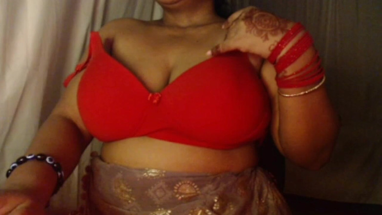 HotGirl21: 브래지어 쇼 섹시한 핫한 젖꼭지 쇼를 제거합니다.