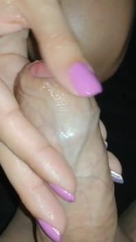 Bester handjob von sanften händen mit einer schönen Maniküre gemacht